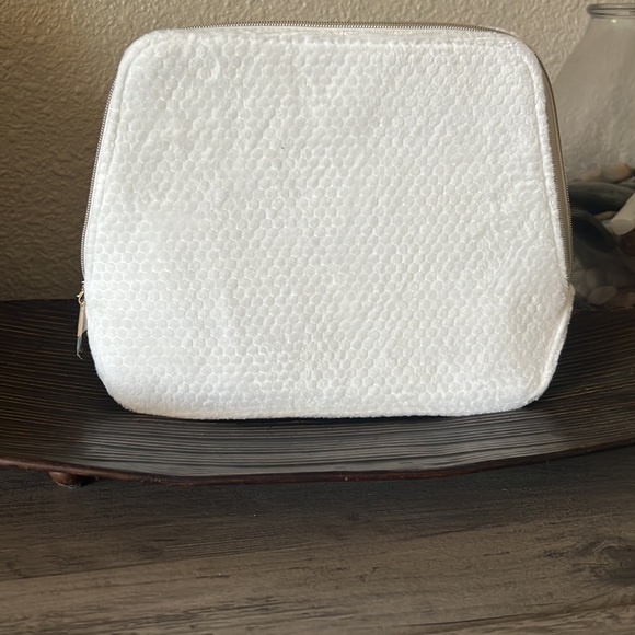 New cute Guerlain cosmetic bag BUNDLE 💄 - Picture 4 of 8